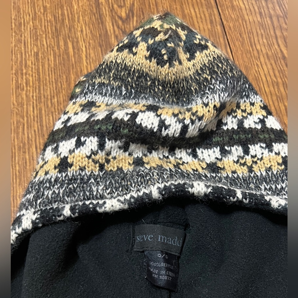 Winter Sweater Hat
Beanie
Black and Tan
Fair Isle
Steve Madden - Picture 3 of 5